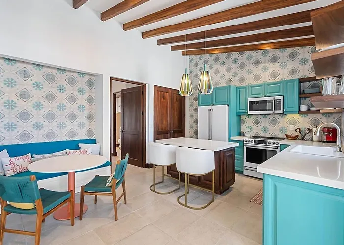 Сasa de vacaciones Trendy With Stunning Ocean Views And Exclusive Club Access In Catalinas