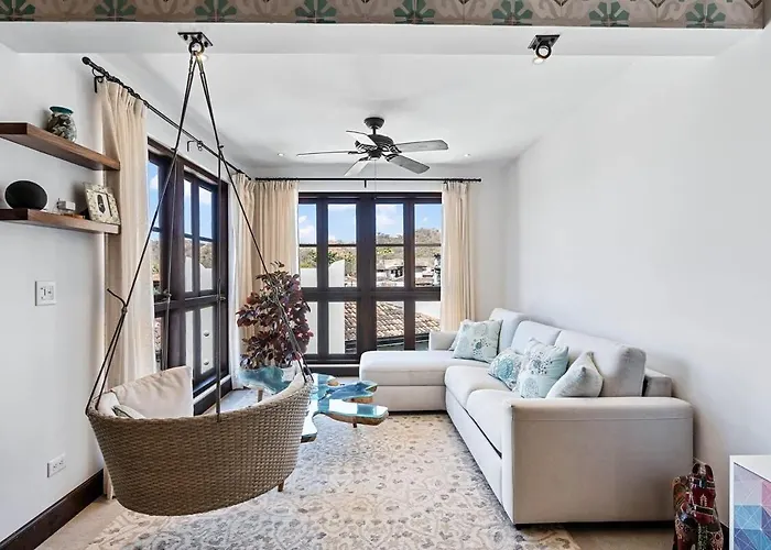 Сasa de vacaciones Trendy With Stunning Ocean Views And Exclusive Club Access In Catalinas