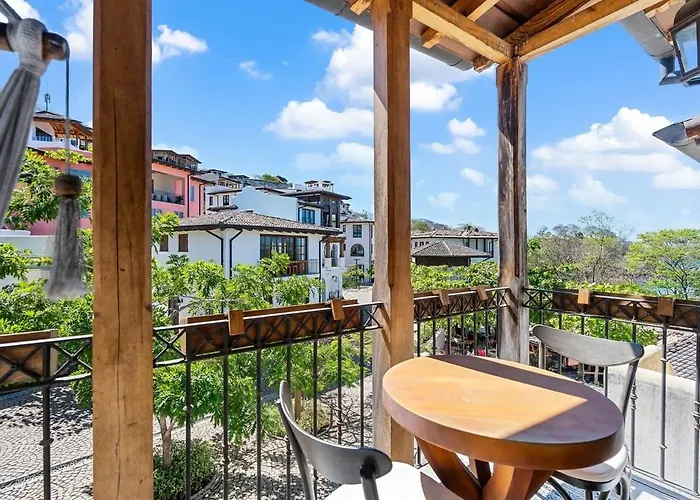 Сasa de vacaciones Trendy With Stunning Ocean Views And Exclusive Club Access In Catalinas