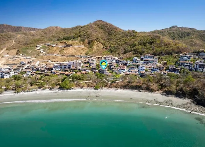 Сasa de vacaciones Trendy With Stunning Ocean Views And Exclusive Club Access In Catalinas