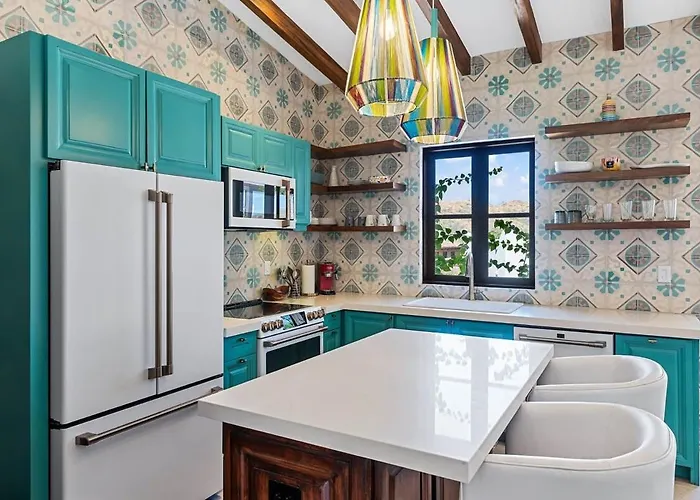 Trendy With Stunning Ocean Views And Exclusive Club Access In Catalinas Сasa de vacaciones