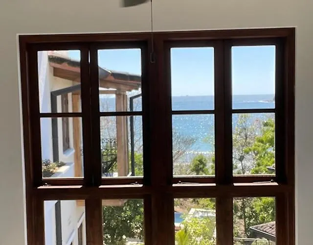 Сasa de vacaciones Trendy With Stunning Ocean Views And Exclusive Club Access In Catalinas *