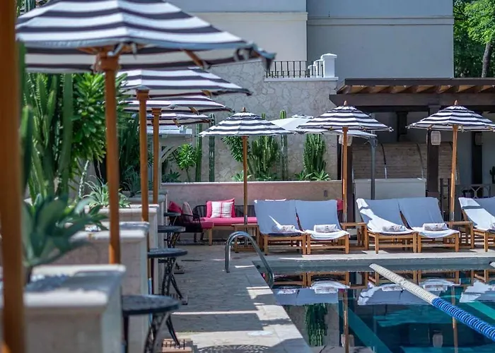 Trendy With Stunning Ocean Views And Exclusive Club Access In Catalinas