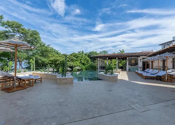 Сasa de vacaciones Trendy With Stunning Ocean Views And Exclusive Club Access In Catalinas *