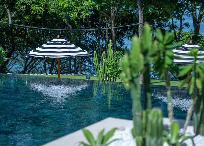 Trendy With Stunning Ocean Views And Exclusive Club Access In Catalinas Сasa de vacaciones