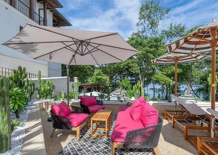 Сasa de vacaciones Trendy With Stunning Ocean Views And Exclusive Club Access In Catalinas Playa Danta