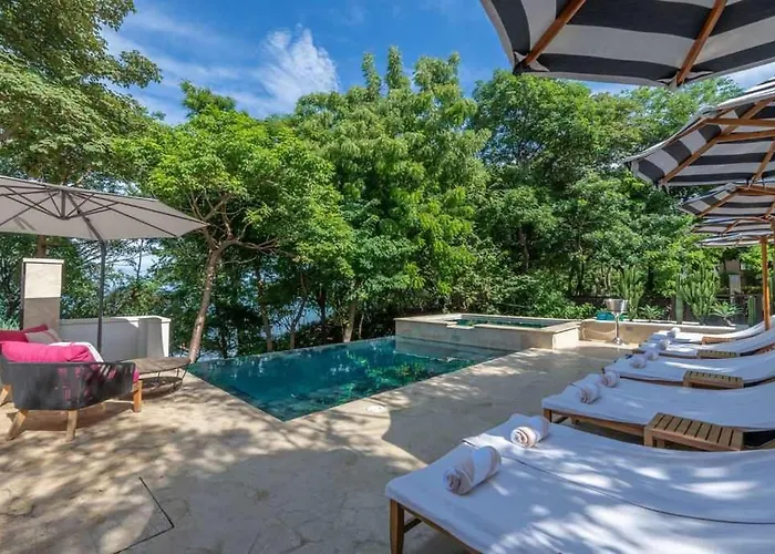 Trendy With Stunning Ocean Views And Exclusive Club Access In Catalinas