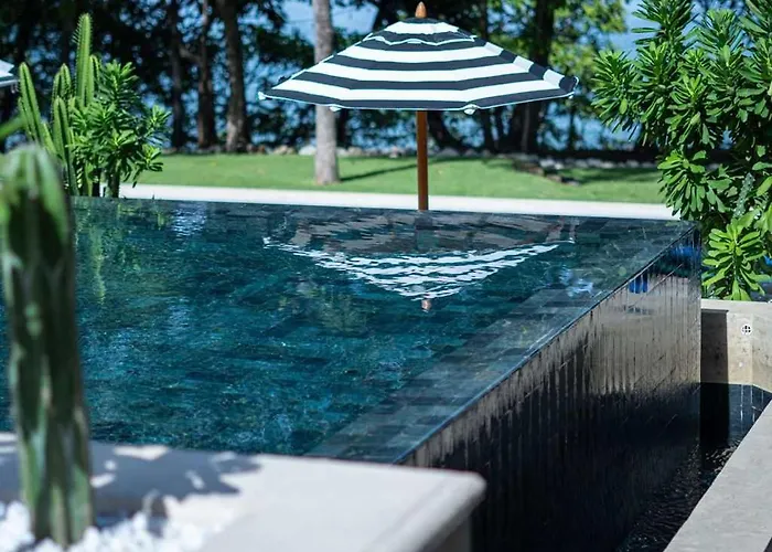 Trendy With Stunning Ocean Views And Exclusive Club Access In Catalinas Сasa de vacaciones